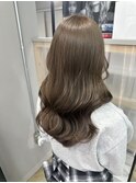 オリーブベージュ