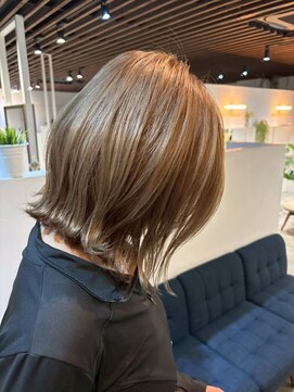 クレヨン ケース(Crayon case) 大人かわいいひし形小顔くびれ外ハネレイヤーボブ30代40代50代