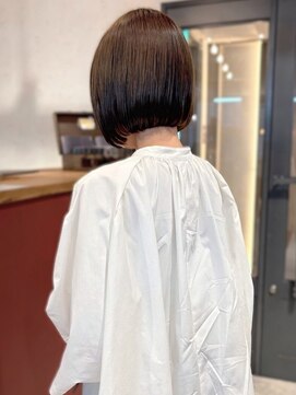 アトリエ(atelier.) 20代30代 ミニボブ ワンレンボブ ブラウンアッシュカラー 透明感