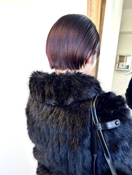 黒髪バーガンディボルドー暖色カラー丸みショートボブ