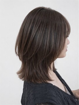 クオリス 上板橋店(QUALIS) 春カラーで柔らか魅せる外ハネレイヤーミディ