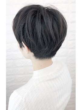 ミッシェル アフロート(michelle afloat) 外国人風骨格に見せるラウンドCカーブカット