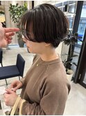 黒髪ハンサムショートナチュラルパーマセンターパート