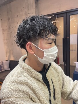モーブ(MAUVE) ツイストスパイラルパーマメンズマッシュツーブロック刈り上げ