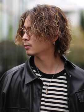 オルト(Altn) 大人の波巻きスパイラルパーマミディアムロングメンズカットヘア