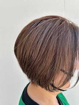 大人女性に人気♪グレイカラーも暗くなり過ぎない白髪染めで明るい色味も楽しめる！白髪をしっかりカバー◎