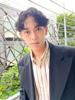 マグノリア オモテサンドウ(MAGNOLiA Omotesando)&nbsp;センターパートのほつれコンマバングパーマ・・YOSHIBA