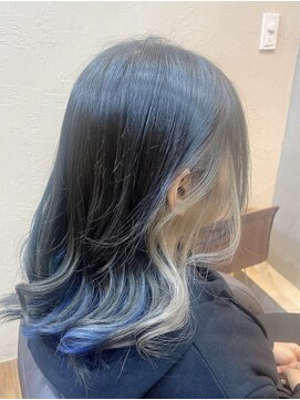 シェルビー 新宿(SHELBe) 黒髪×インナーオリーブグレー[新宿/白髪ぼかし/ヘッドスパ]