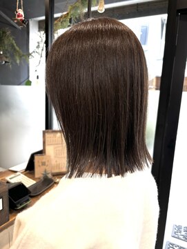 リノナ(Linona) ロングショートワンカールパーマカーキグレージュ前髪錦糸町