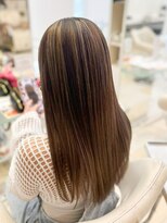 ミーティア バイ クアトロ(Meteor By QUATRO) 美髪 ストレート ベージュカラー