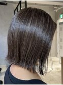 レディースミディアム切りっぱなしボブ外ハネハイライトカラー