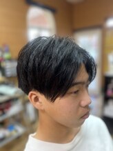 レヴィゼ&nbsp;ツーブロックセンターパートメンズショートスタイル