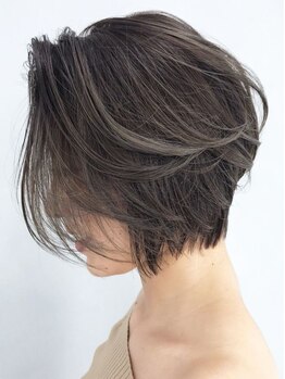 セラ ヘアー(SERA HAIR)の写真/後頭部の丸みもボリューム感も自由自在◎骨格を補正する「おさまりの良い」カットで、理想のシルエットへ！