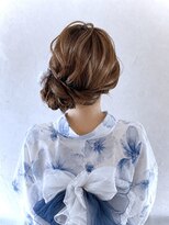 タクミ(Takumi) 浴衣のルーズサイドお団子シニヨン