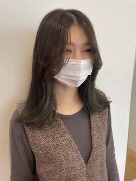 バイオレット ナゴヤ(Violet Nagoya) オリーブグレー×ぱつっとミディでおしゃれヘアに♪