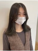 オリーブグレー×ぱつっとミディでおしゃれヘアに♪