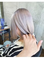 ガルボ ヘアー(garbo hair)&nbsp;ホワイトカラー10代20代透明感カラーグレージュボブ冬カラー