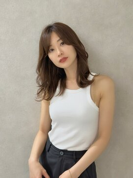 フルール(Fleur) 韓国風レイヤーカット 小顔前髪カット 愛されベージュカラー
