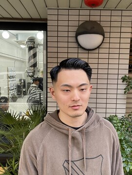 ウェルネス(Wellness) サイドパート　スキンフェード