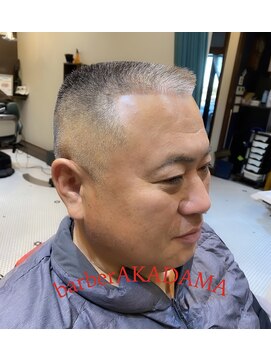 バーバー アカダマ 角刈り