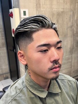 ビンゴ(BINGO) 1527ハイライトグレージュハイトーン刈り上げ束間フェードカット