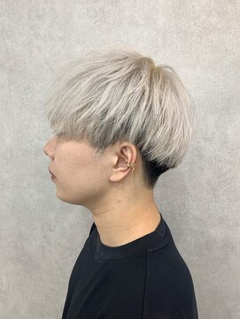 アン ブリーチ 大宮駅東口店(UN BLEACH) ホワイト×刈り上げマッシュ