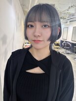 イリ 梅田(ili) ウルフカット 【ラベンダーグレージュ】