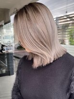 ニア 栄(nia)&nbsp;グレージュ切りっぱなしボブ前髪ありミニボブミルクティベージュ