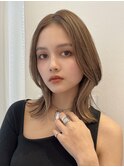 くびれミディアムレイヤーミルクティーベージュ