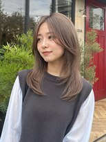 リリア(LILIA.)&nbsp;レイヤー　レイヤーカット　ミルクティベージュ