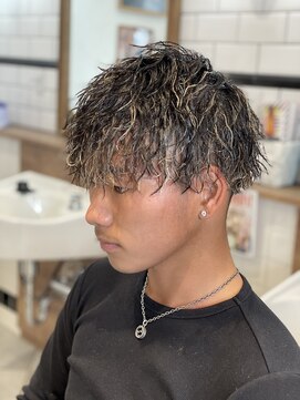 ブルートバーバーショップ(BLUET Barber Shop) ツイストパーマ&メッシュスタイル
