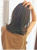 暗髪ミディアムレイヤー