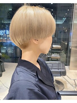 ジュリエッタ(giulietta) ブリーチ　ブロンドベージュ　マッシュショート