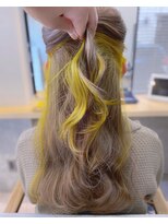 リノショアーズ 日本大通り店(RINOSHORES)&nbsp;ブロンドブリーチワンカラーウェーブロングイエローミルクティー