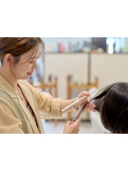 経験豊富なスタイリストの再現性の高い丁寧なカットが好評！自宅でもサロン帰りの仕上がりを再現します☆