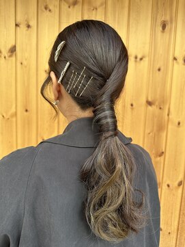 ブゾン(buZon) 【buZonブゾン】 シンプルでも華やかローポニー