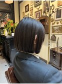 切りっぱなし前下がりボブ