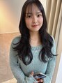 アラナ 薬院(alana) 透明感あるブルーブラックに軽やかレイヤーで動きのある髪に!