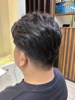 クオリス 上板橋店(QUALIS) 20代30代◎毛流れパーマ×センターパートで清潔感