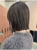 栄グレージュ透明感耳掛けボブ