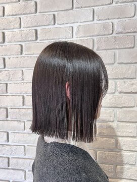 プルネ 藤枝(Plune) 切りっぱなしボブ