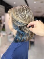 ステア ケース(stair case) 普通の脱白髪染めに飽きちゃったら 白髪ぼかし×インナーカラー