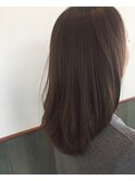 Aラインロングにナチュラルなオリーブブラウンカラー