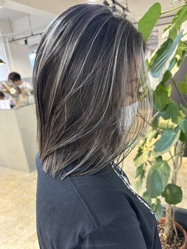 メリー オオサカ(Merly Osaka) ベース暗め！ハイライト細め！クールおしゃれダークアッシュ