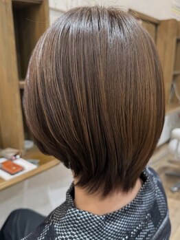 年齢とともに増える「髪のお悩み」に寄り添うサロン。白髪をカバーしながら満足できる上品な仕上がりにー。