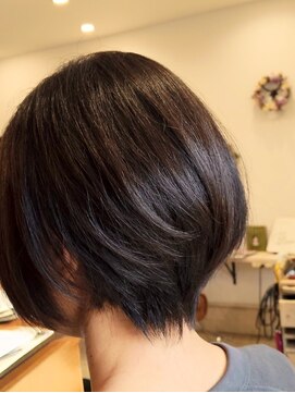ジョナ(Jona) 梅雨もうねらない大人の丸みショートボブ・トステア酸熱ケア