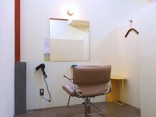 ヒントステーション(HINTSTATION)の雰囲気(全席半個室。隣の席やスタッフの視線などが気にならないつくり。)