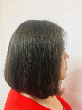 サロン ル イヴィ(Salon Le Ivi) 前下がりボブ