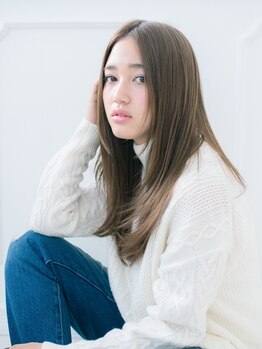 手ぐしでおさまるナチュラルストレート◆想像以上のツヤ×柔らか質感の仕上がりに大人女性の色気もUP♪