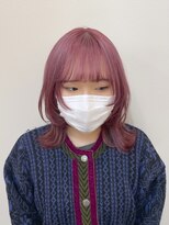 リノショアーズ 日本大通り店(RINOSHORES)&nbsp;ハイトーンペールピンク外ハネミディアムウルフくびれヘア